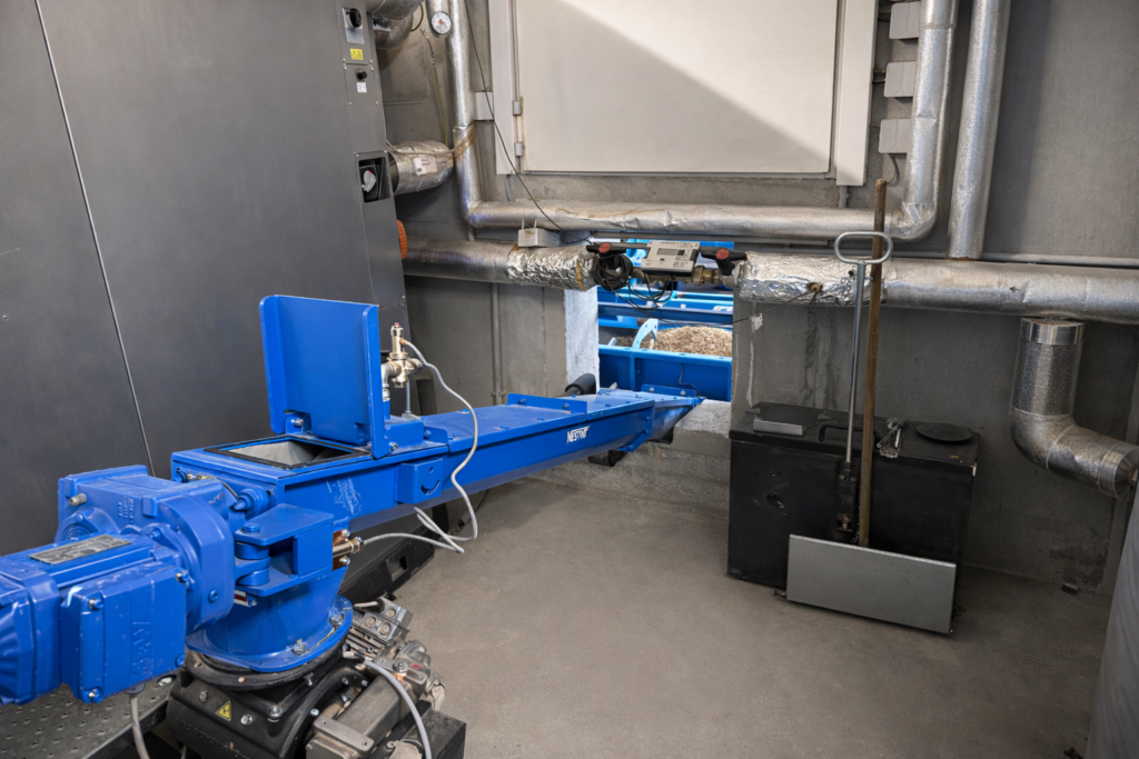 CSB Compact Sliding Bunker mit angeschlossener Kastenschnecke zur Brenner- und Kesselintegration