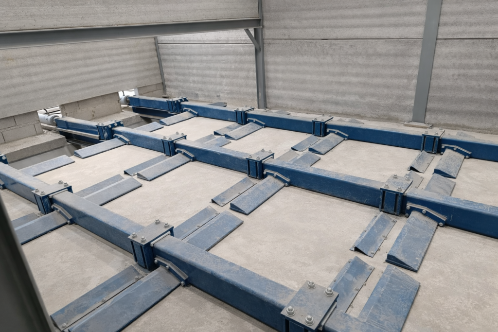 Modulare Zugboden-Schubrahmen einer hydraulischen Zugbodenanlage für Biomasse